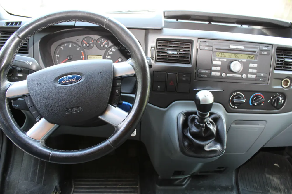 Cockpit des Mietfahrzeugs